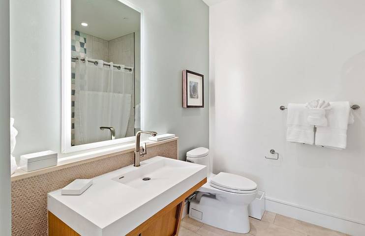 Villa for 8 people, with yard and balcony as well as hot tub and pool on Maui