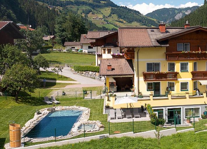 Ferienwohnung für 2 Personen, mit Balkon und Terrasse sowie Garten und Sauna in Großarl