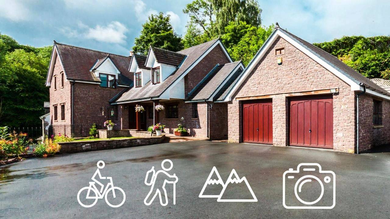 Mill Lodge-Brecon Beacons in Gilwern, Brecon Beacons