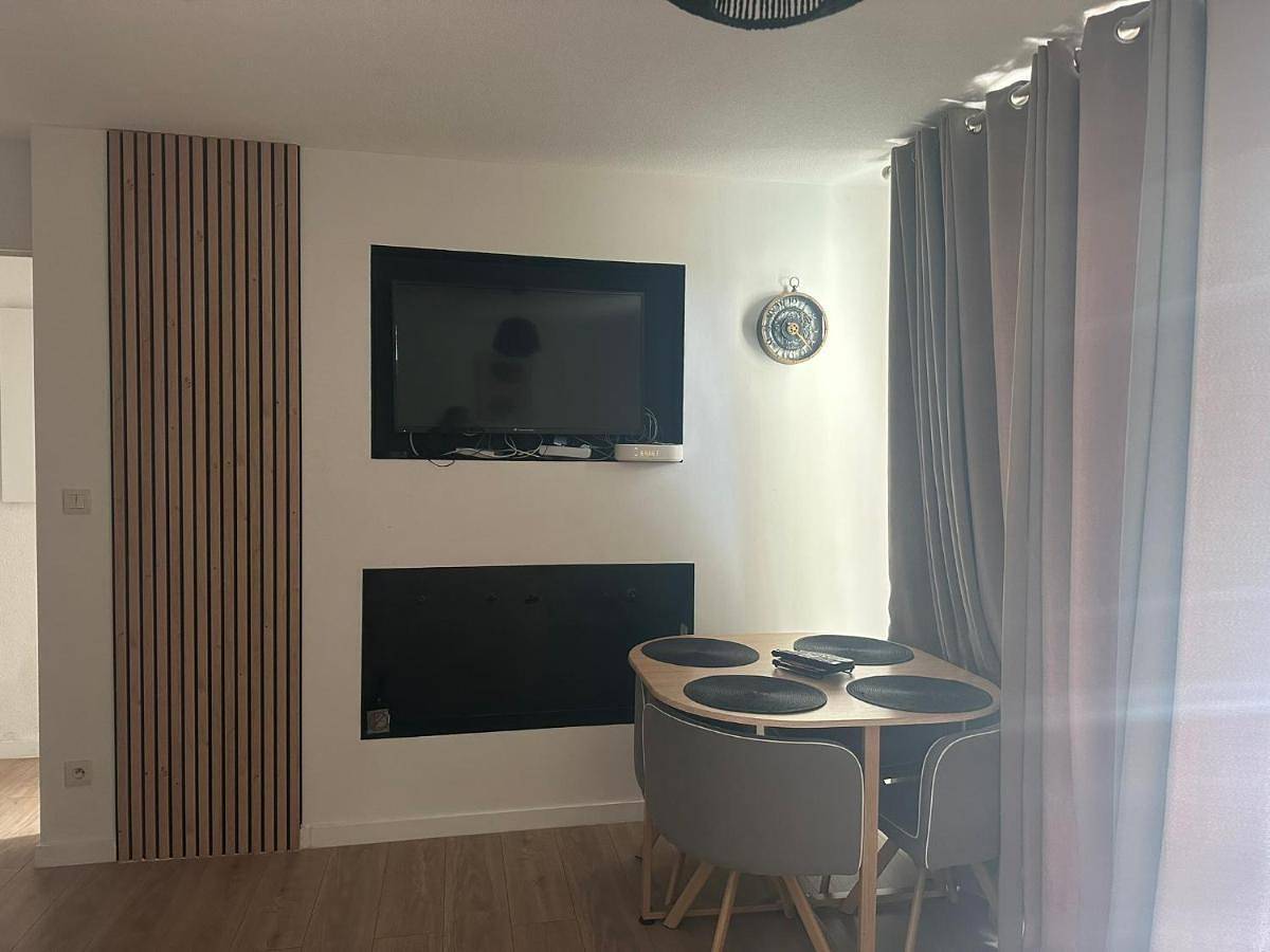 Appartement entier, Apartment with Pool View in Bregille, Besançon