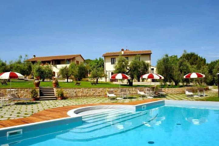 Ferienwohnung für 4 Personen, mit Balkon und Garten sowie Pool
