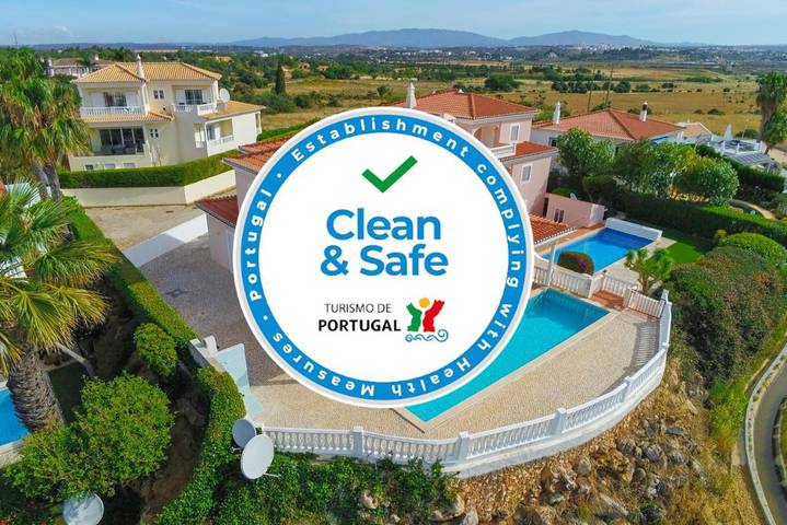 Villa für 10 Personen, mit Pool und Terrasse sowie Seeblick und Ausblick - 1