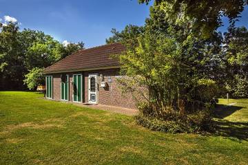 Ferienhaus für 4 Personen, mit Sauna und Terrasse sowie Garten und Ausblick, mit Haustier in Landkreis Wittmund