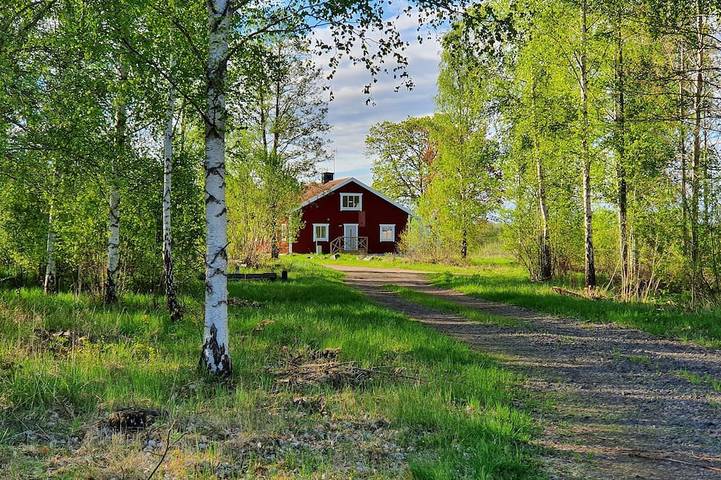 Ferienhaus für 4 Personen, mit Terrasse und Garten in Hjortkvarn