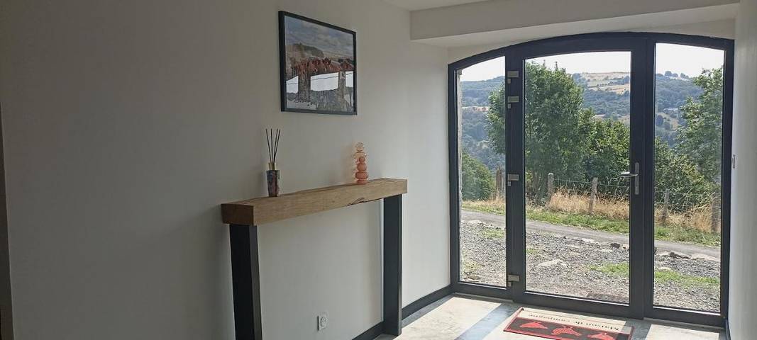 Location de vacances pour 6 personnes, avec vue et terrasse à Saint-Chély-d'Aubrac - 2