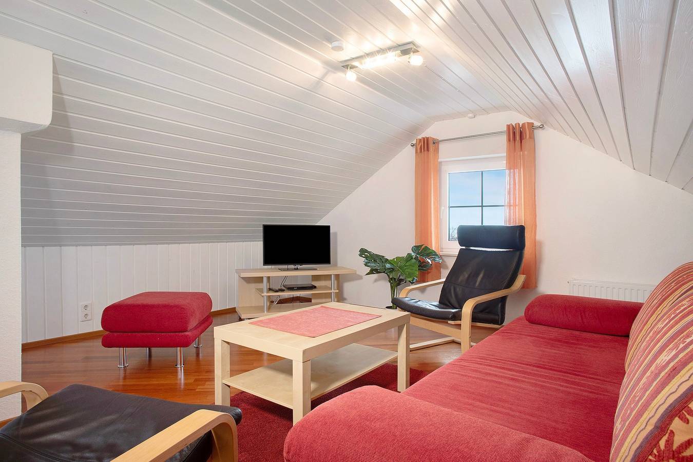 Entire apartment, Apartment 'Ferienwohnung 2' with Shared Garden, Balcony and Wi-Fi in Wasserburg (Bodensee), Bavarian Swabia