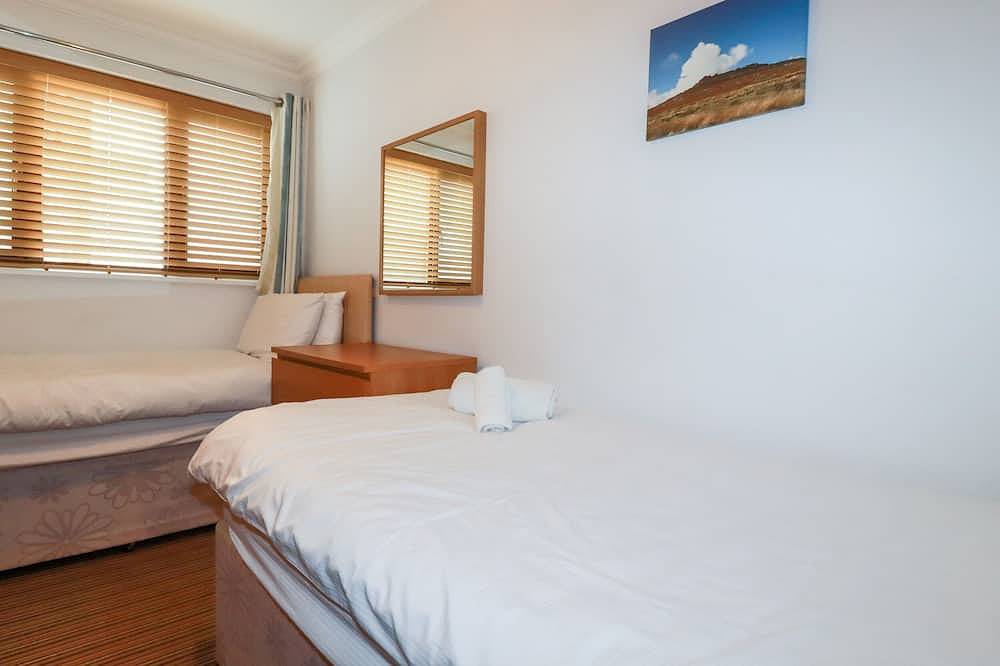 The Dunes, pet friendly, with a garden in Crantock in Crantock, Cornwall