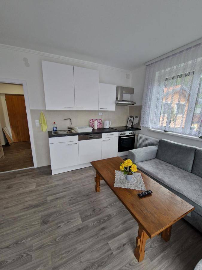 Ferienwohnung für 2 Personen, mit Balkon und Terrasse sowie Garten und Ausblick