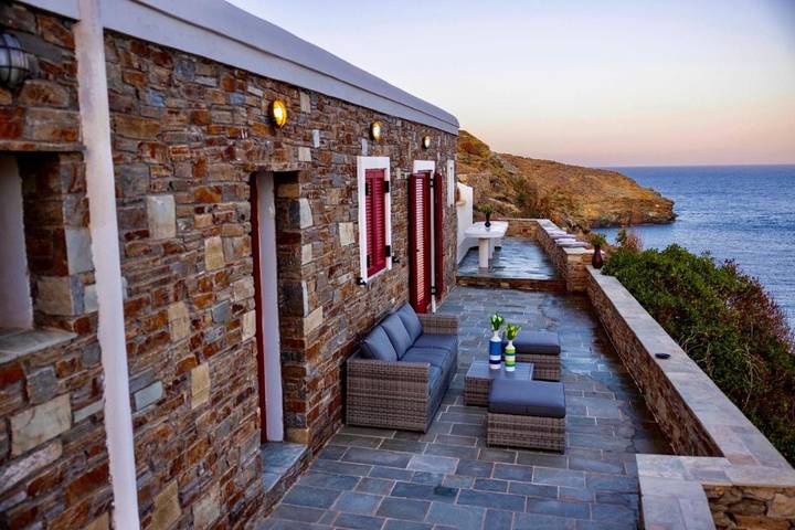 Location de vacances pour 2 personnes, avec Balcon ainsi que Terrasse et Vue dans Κανάλα