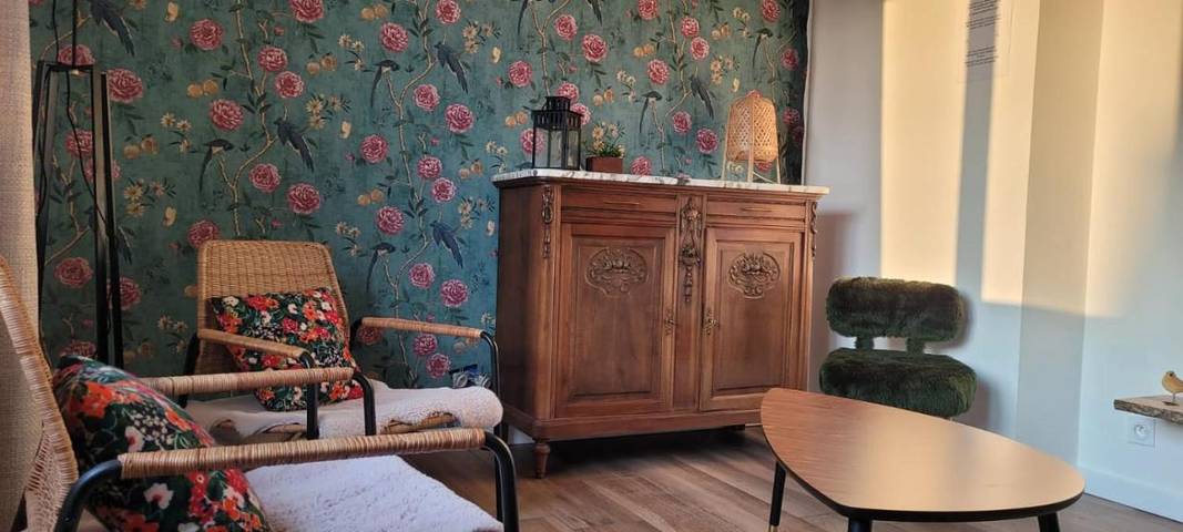 Location de vacances pour 6 personnes, avec Terrasse ainsi que Jardin et Vue à Dun-sur-Meuse