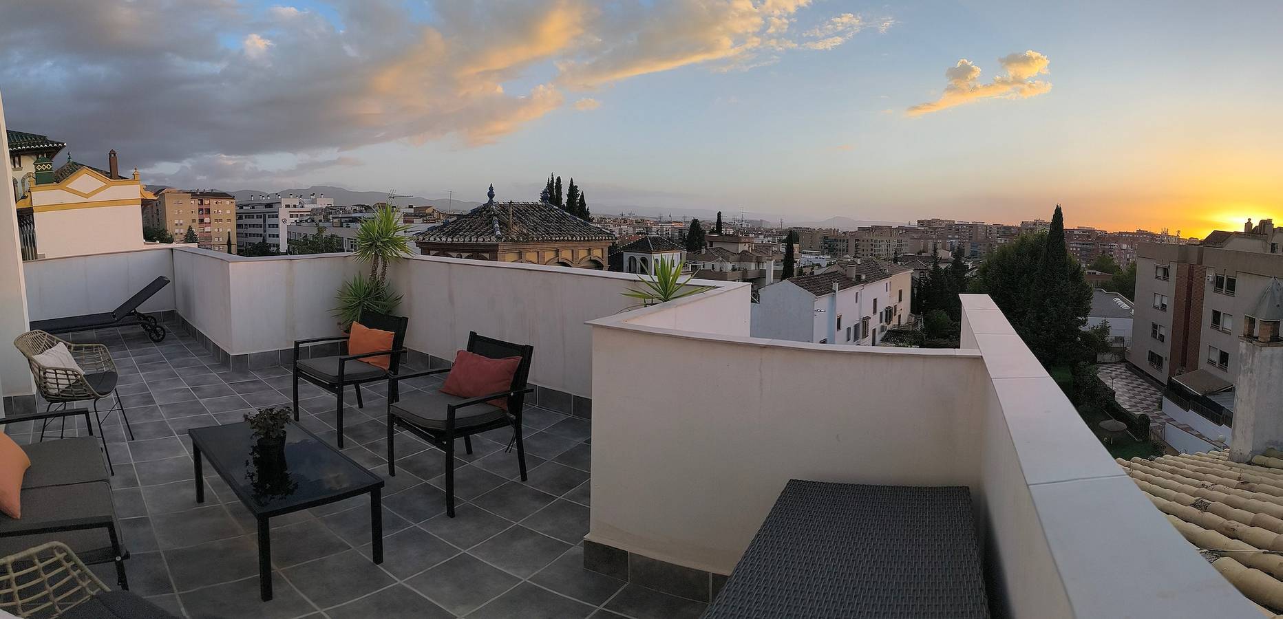 Casa de vacaciones 'Casa Con Jardín, Aparcamiento' con vistas a la montaña y aire acondicionado in Genil, Granada