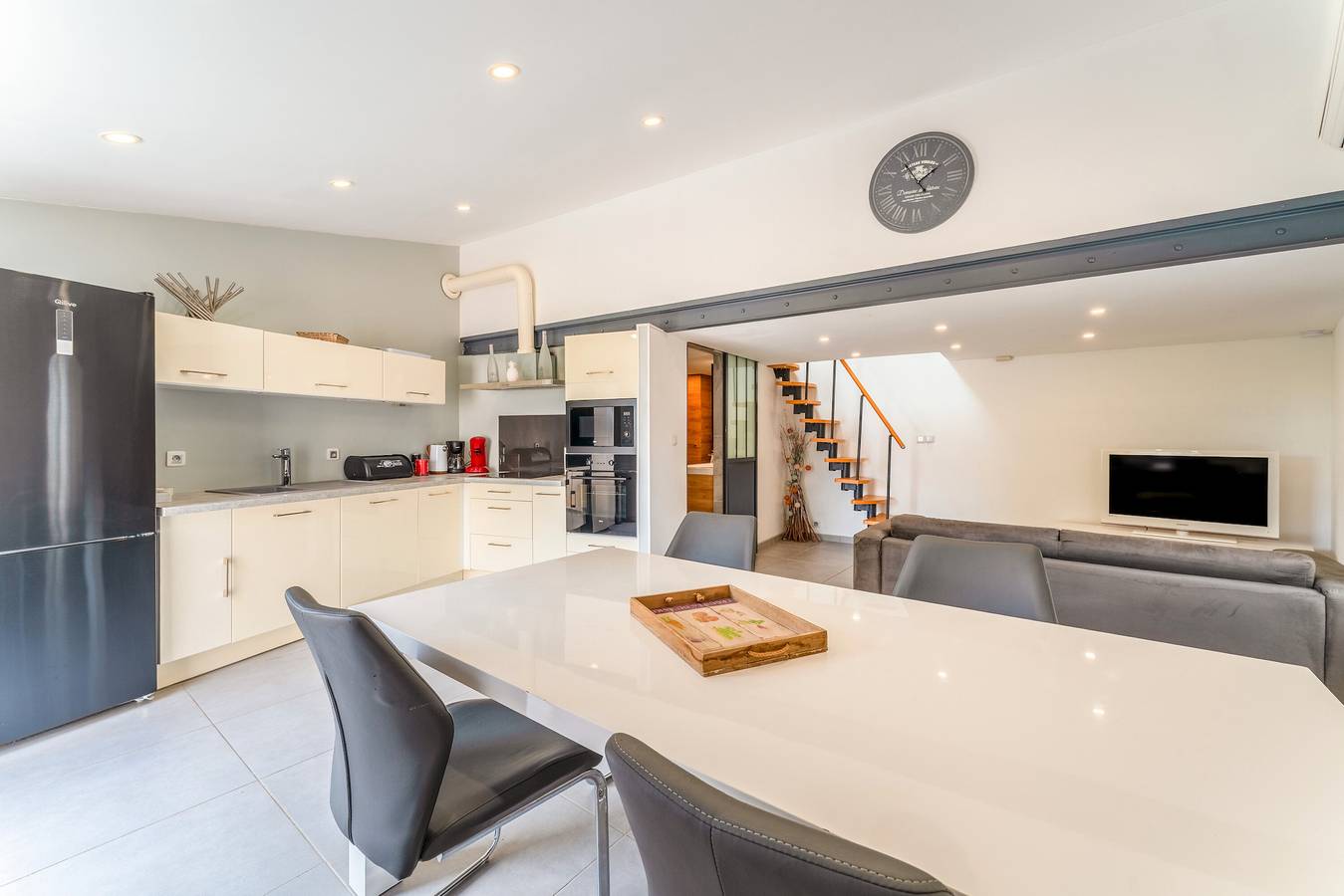 Appartement entier, Appartement "Gite" avec terrasse privée, Wi-Fi et climatisation in Saze, Région de Nîmes