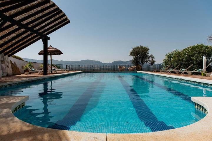 Apartamento para 16 personas, con Balcón y Terraza además de Jardín y Piscina en Loja