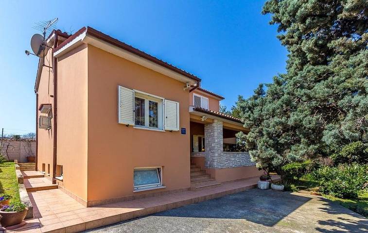 Ferienhaus für 6 Personen, mit Garten und Balkon, kinderfreundlich in Banjole