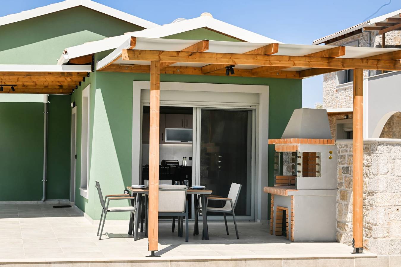 Cosy Halipoma-Tilemahos into Lefkada town & close to Ai Giannis beach in Lefkada Stadt, Griechenland