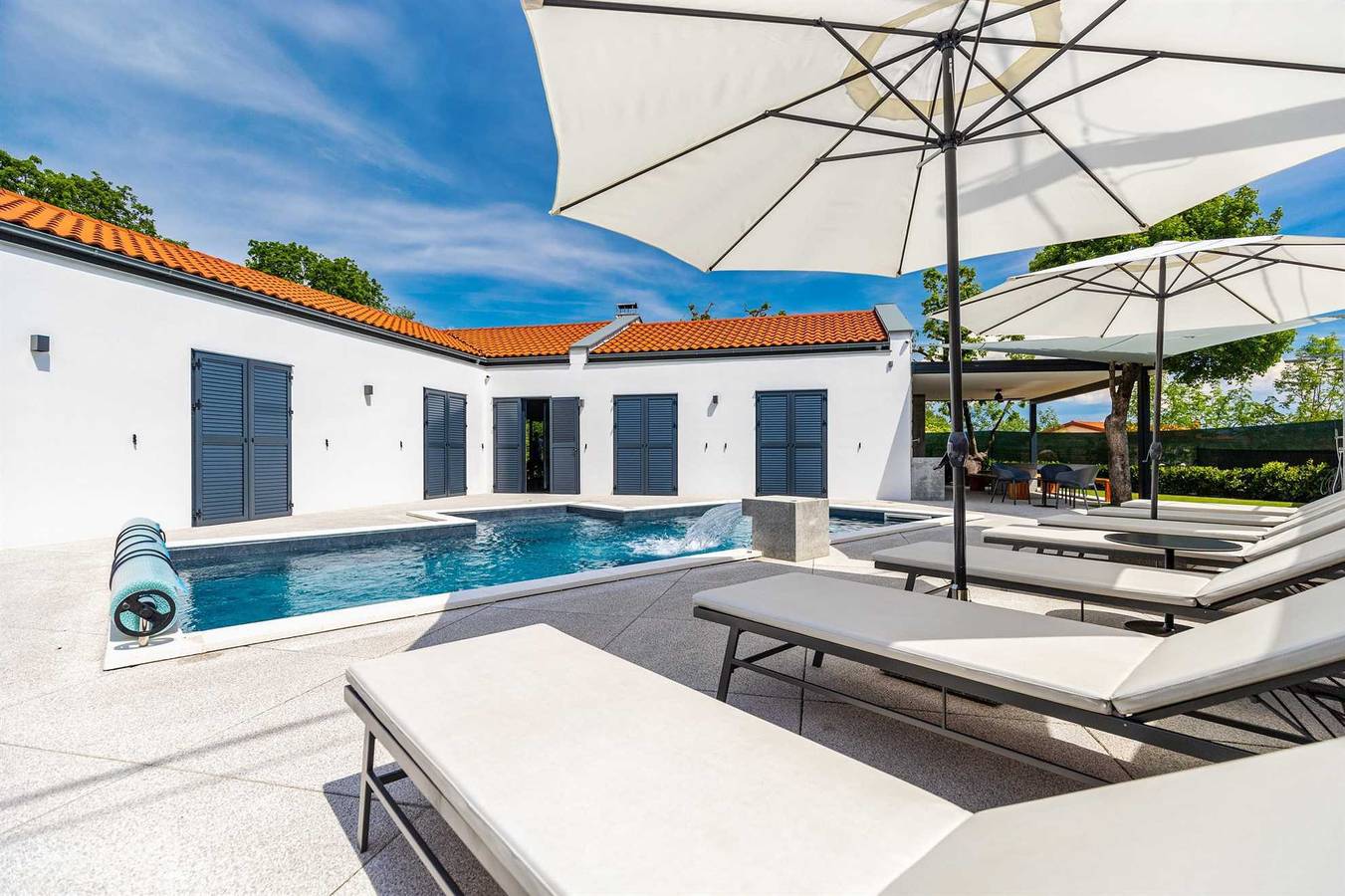 Villa Primus mit beheiztem Pool & Jacuzzi in Gostinjac, Krk