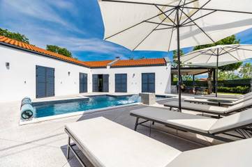 Villa für 12 Personen in Dobrinj, Krk, Bild 4