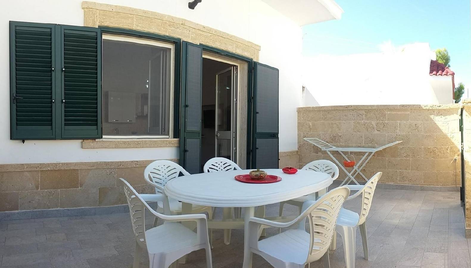 Apartamento vacacional entero, Acogedor apartamento con cuna, aire acondicionado y restaurantes cercanos in Campomarino Di Maruggio, Campomarino (apulia)