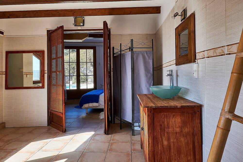 Provencal farmhouse in central Provence in Caumont-sur-Durance, Vaucluse