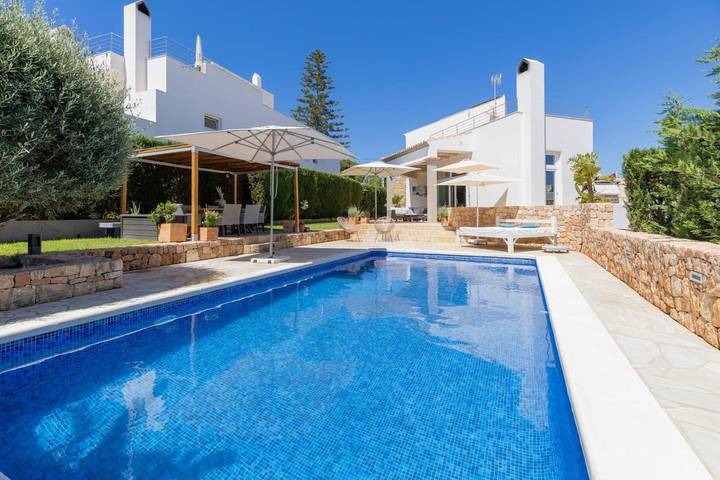 Villa for 8 people, with Terrace and Garden as well as Pool and View in Siesta