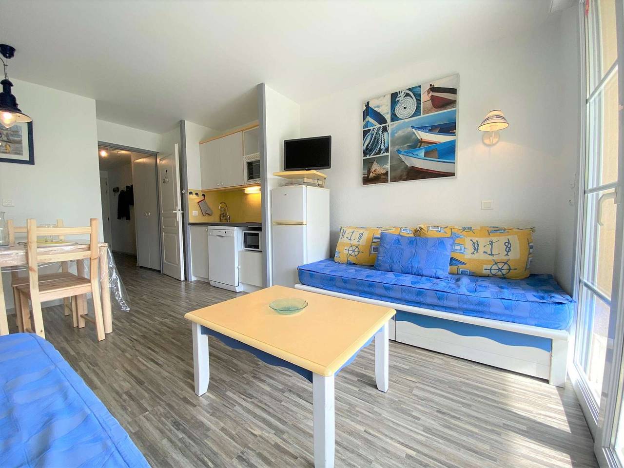 Entire apartment, Beachside Apartment with Pool, Terrace, and Parking - 50m from Cap Coz Beach in Fouesnant, Côte de Cornouaille