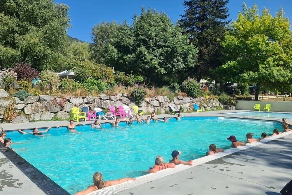 Camping 3 étoiles familial avec piscine et pataugeoire in Allevard, Isère