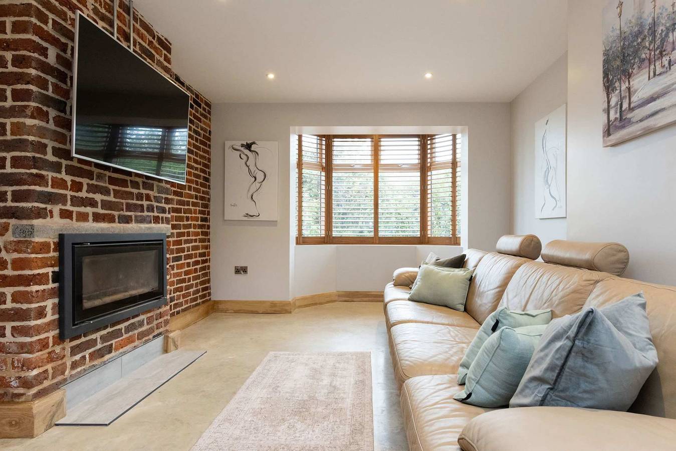 Spacious 4-Bed Near City & Sea in Hunston, West Sussex