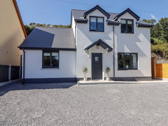 Cottage for 6 people, with garden and pool, with pets in Mid-Wales