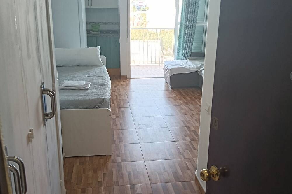 Apartamento entero, Estudio 'A 100m de la Playa' con Piscina Compartida, Terraza Privada y Wi-Fi in Matalascañas, Almonte