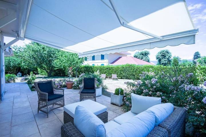 Location de vacances pour 4 personnes, avec vue ainsi que vue sur le lac et jardin, animaux acceptés à Nernier - 2