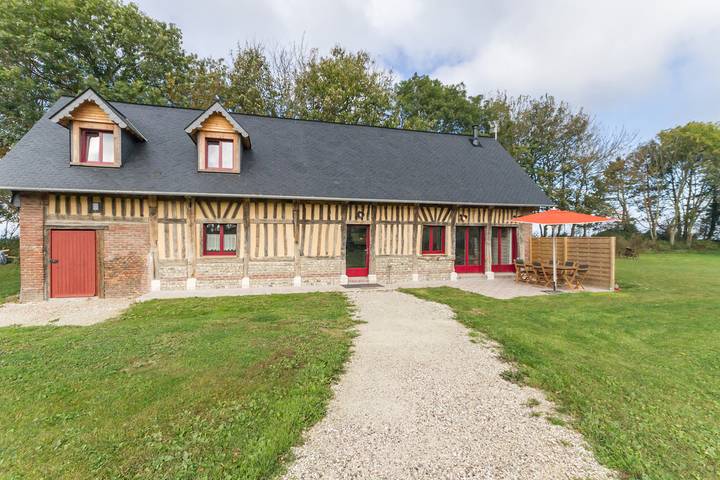 Gîte pour 8 personnes, avec Terrasse ainsi que Jardin et Vue à Saint-Jouin-Bruneval