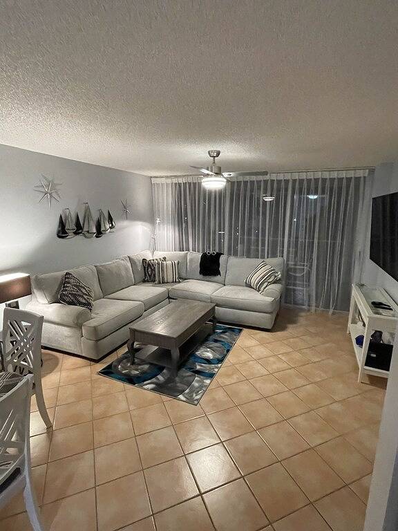 Ganze Wohnung, Resort Living: Heated Pools, Tennis, On-Site Tiki Bar, 10 Min Walk To The Beach! in Jupiter, Palm Beach County