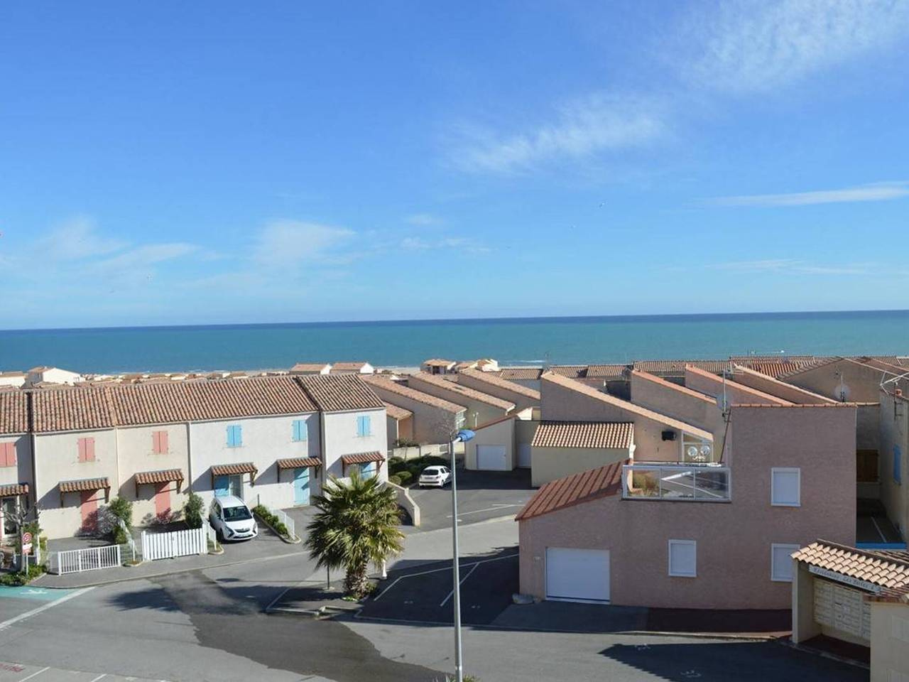 Ganze Wohnung, 2-Zimmer-Wohnung mit Balkon - 800m vom Strand und privatem Parkplatz in Saint Pierre la Mer, Fleury