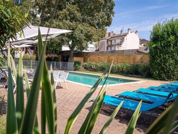 Hôtel pour 4 personnes, avec piscine et jardin à Mâcon