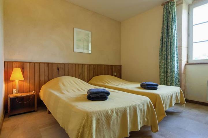 Location de vacances pour 31 personnes, avec piscine ainsi que jardin et terrasse à Saint-Georges-de-Montclard - 4