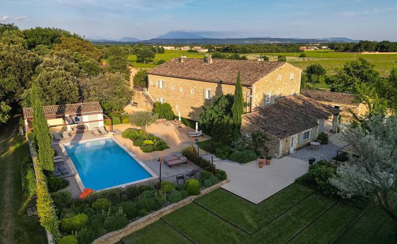 Gîte pour 2 personnes, avec piscine et jardin ainsi que vue et terrasse à Bouchet - 3