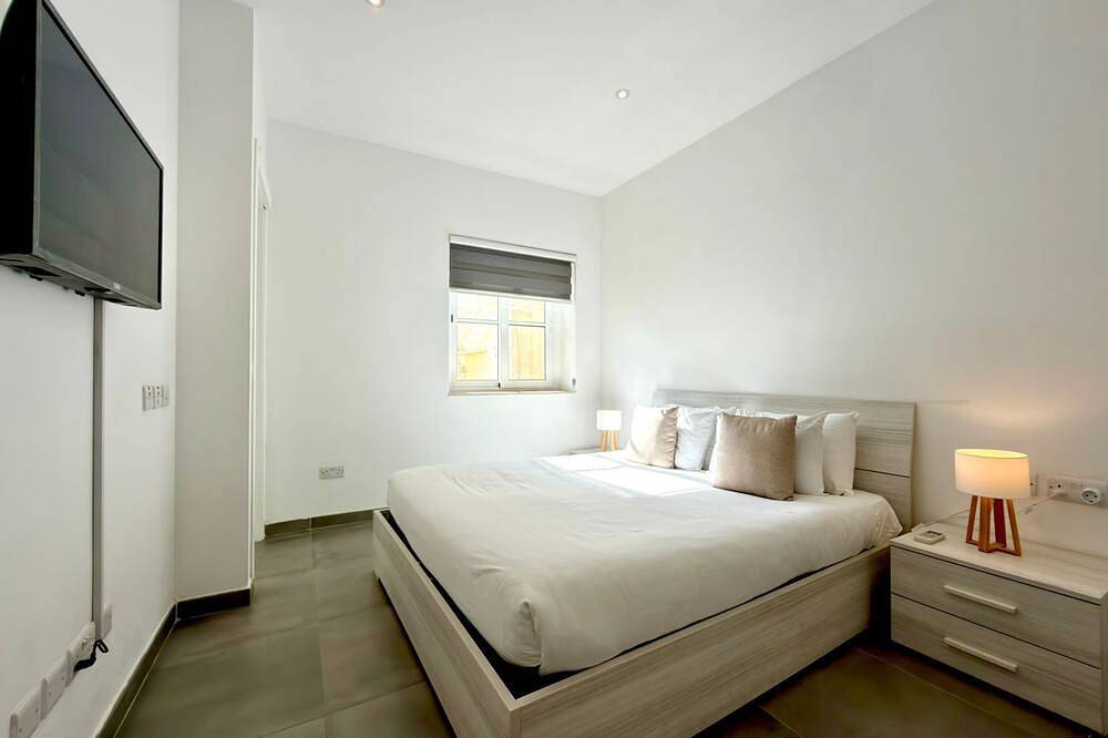 Sliema Unique 4 Bedroom Townhouse Off The Beach in Tas-Sliema, Insel Malta