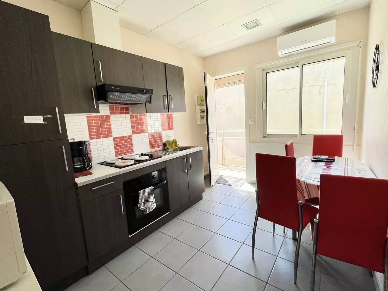 Apartamento entero, Apartamento con aire acondicionado para 2 personas 50m de la casa in Port-la-Nouvelle, Côte d'Améthyste