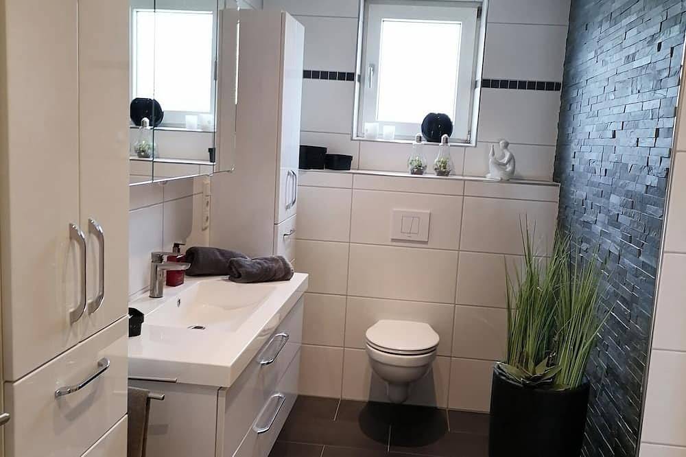 Ganze Wohnung, Luxus Ferienwohnung \"Christine\"100 Qm Innenstadtnah Ruhige Lage Wlan Kaminofen in Stadtmitte, Zweibrücken
