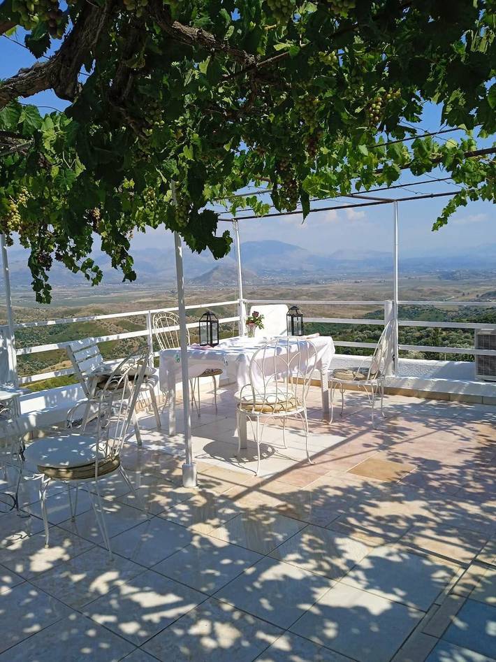 Gîte pour 4 personnes, avec terrasse et jardin, adapté aux familles en Albanie - 3