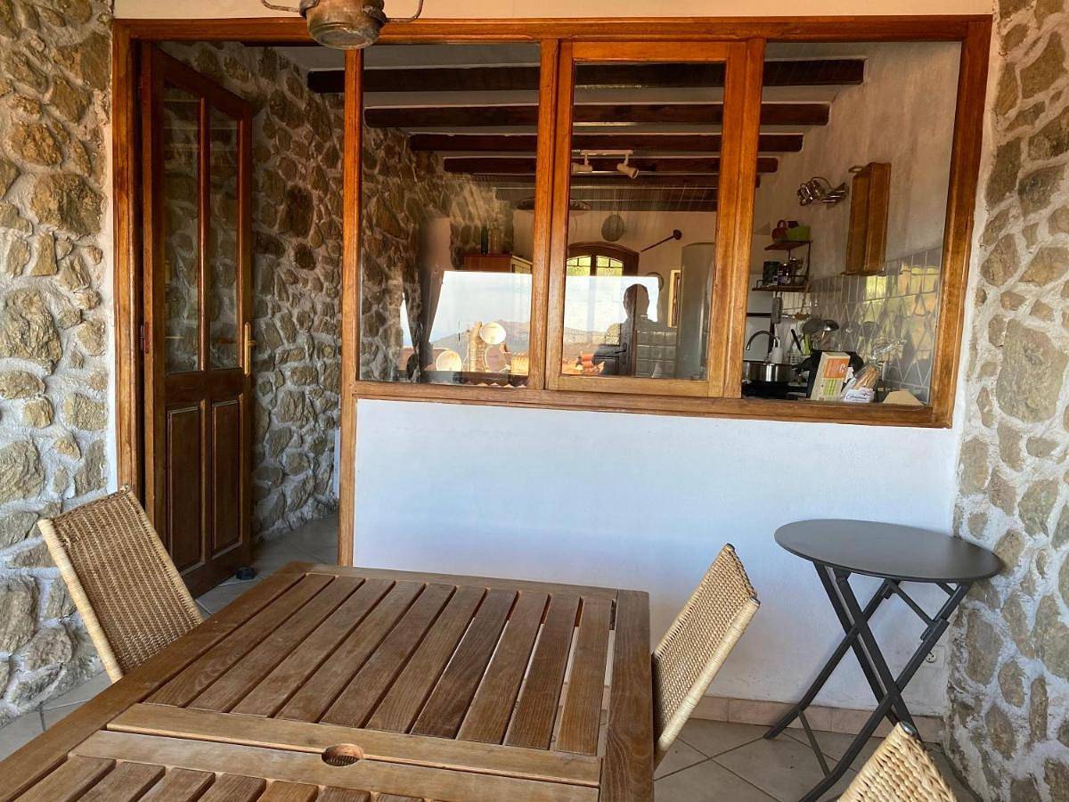 Four-Bedroom House in Nessa, Région de Calvi