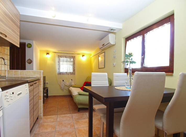 Ganze Wohnung, Ferienwohnung für 3 Personen mit Terrasse in Pomer, Südküste Istrien