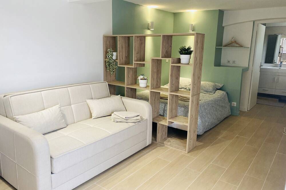 Entire apartment, Studio en rez de Maison in Le Muy, Draguignan region