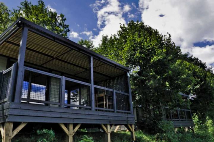 Chalet pour 6 personnes, avec bassin pour enfant dans le Cantal