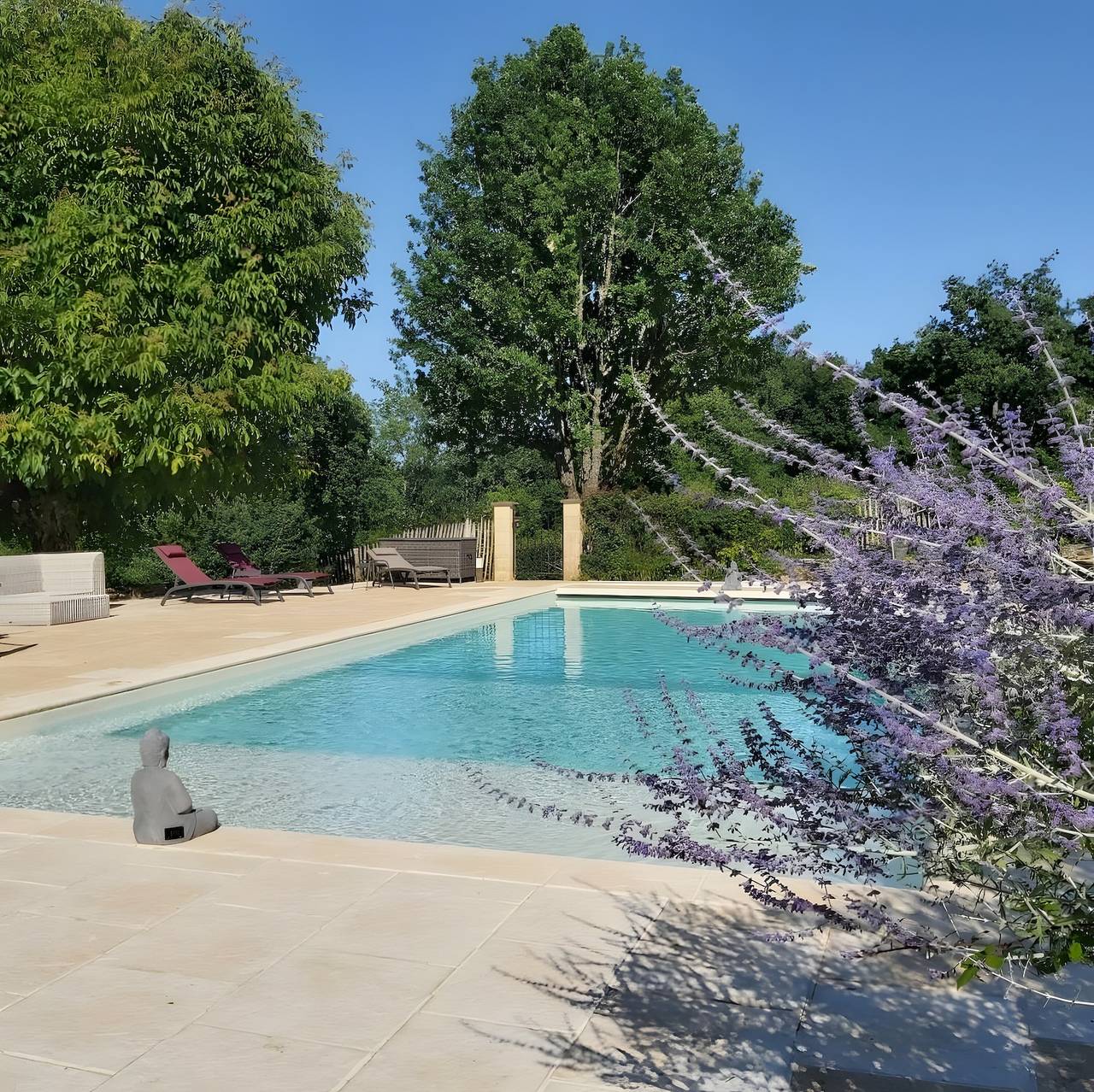 Gîte « Les Tuquettes » avec piscine et jacuzzi partagés. in Montcabrier, Lot