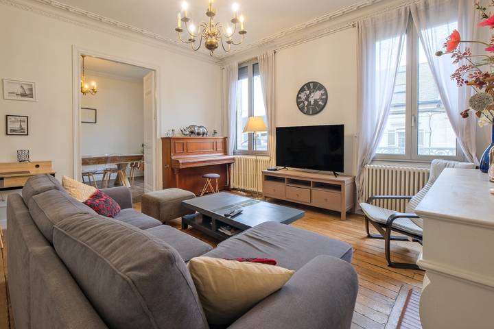 Apartamento entero, Miraflores – Apartamento amplio y elegante en el centro de Périgueux con Wi-Fi in Périgueux, Périgord Blanc