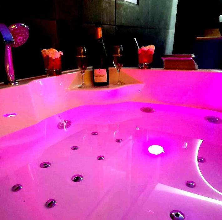 Location de vacances pour 2 personnes, avec jardin ainsi que jacuzzi et piscine à Bras - 3