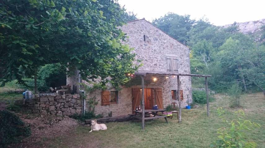 Location de vacances pour 12 personnes, avec vue et jardin, animaux acceptés à Tournemire - 2