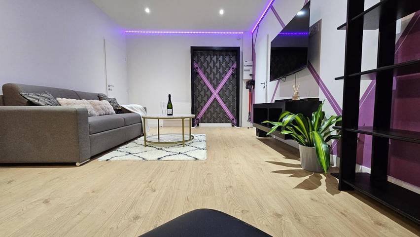 Gîte pour 4 personnes, avec terrasse ainsi que vue sur le lac et piscine dans Saint-Même-le-Tenu - 2