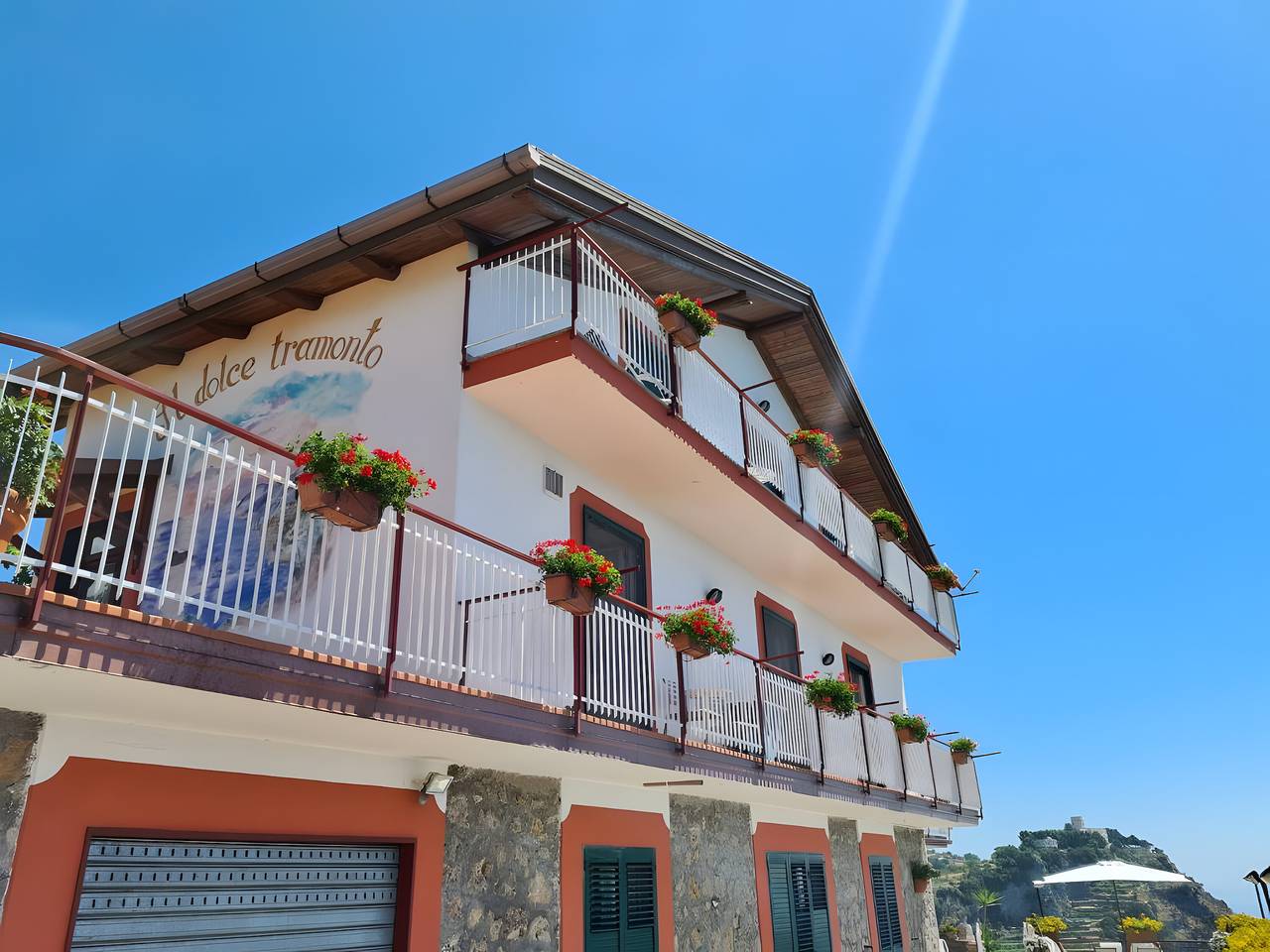 Entire apartment, Apartment 'Alba Deluxe' with Sea View, Wi-Fi and Air Conditioning in San Michele (Salerno), Furore